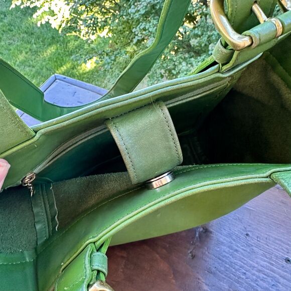 Vintage Coach Soho Buckle Bag Style No. 4157 in Leaf Green - Picture 6 of 11